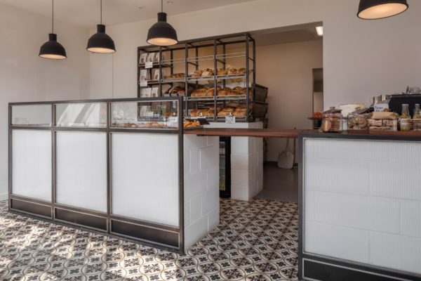 Panadería con suelo hidráulico