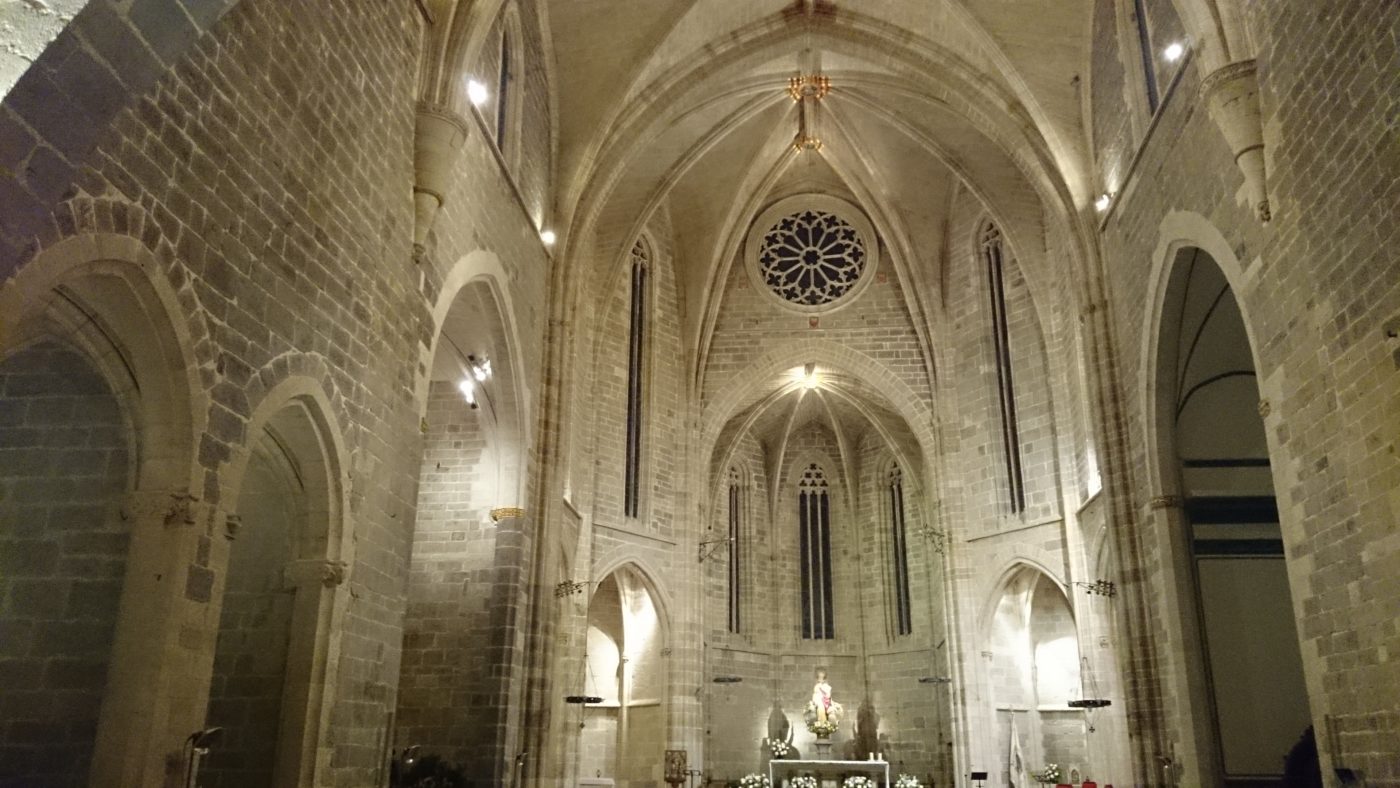 Interior iglesia San Mateu