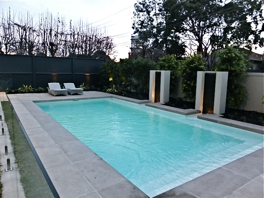 piscina diseño con lineas rectas