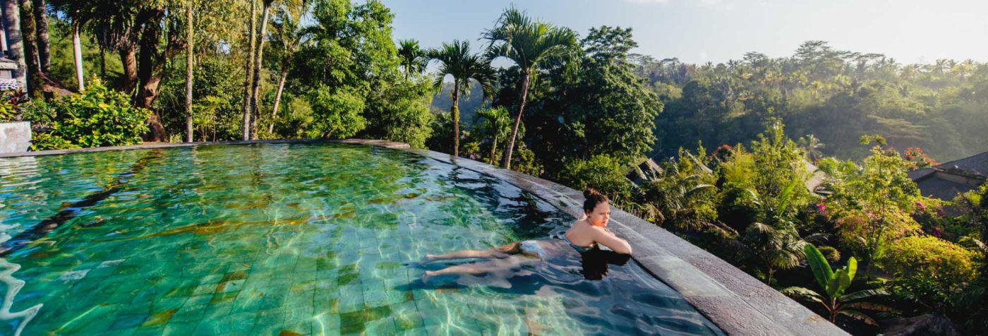 PISCINAS BALINESAS, RELAJACIÓN Y ELEGANCIA 4 - Estudio de Interiorismo en Valencia Piscina en bali