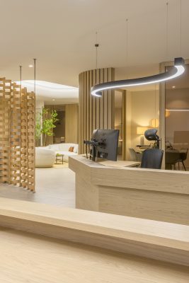 proyecto integral oficina, mesa de trabajo de madera