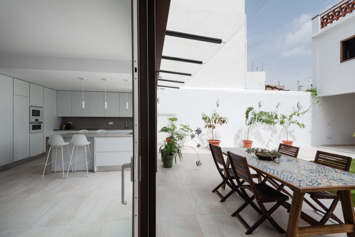 REFORMA DE PLANTAS BAJAS EN VALENCIA: COMO CONVERTIR ESPACIOS URBANOS EN VIVIENDA HABITUALES 7 - Estudio de Interiorismo en Valencia | Reformas Integrales - Estudiodaes Planta baja exterior